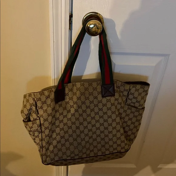 Gucci bag with flaws shown in live - Picture 8 of 15